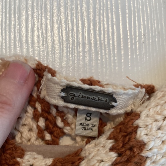 Beautiful gimmicks sweater in perfect condition size small - Picture 2 of 8